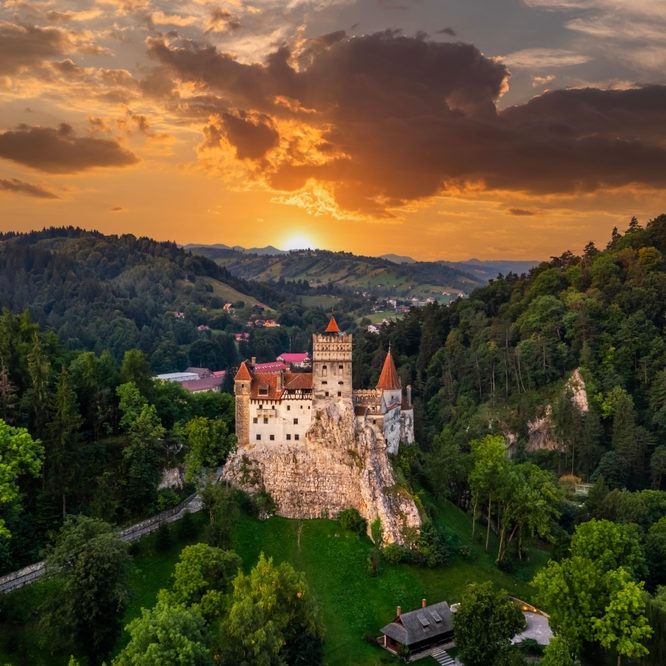 Bran,Castle,At,Sunset.,The,Famous,Dracula's,Castle,In,Transylvania,